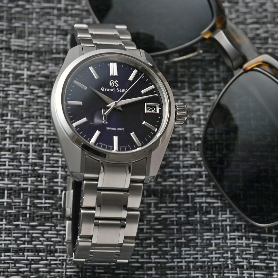 A blue Grand Seiko that goes well with a suit