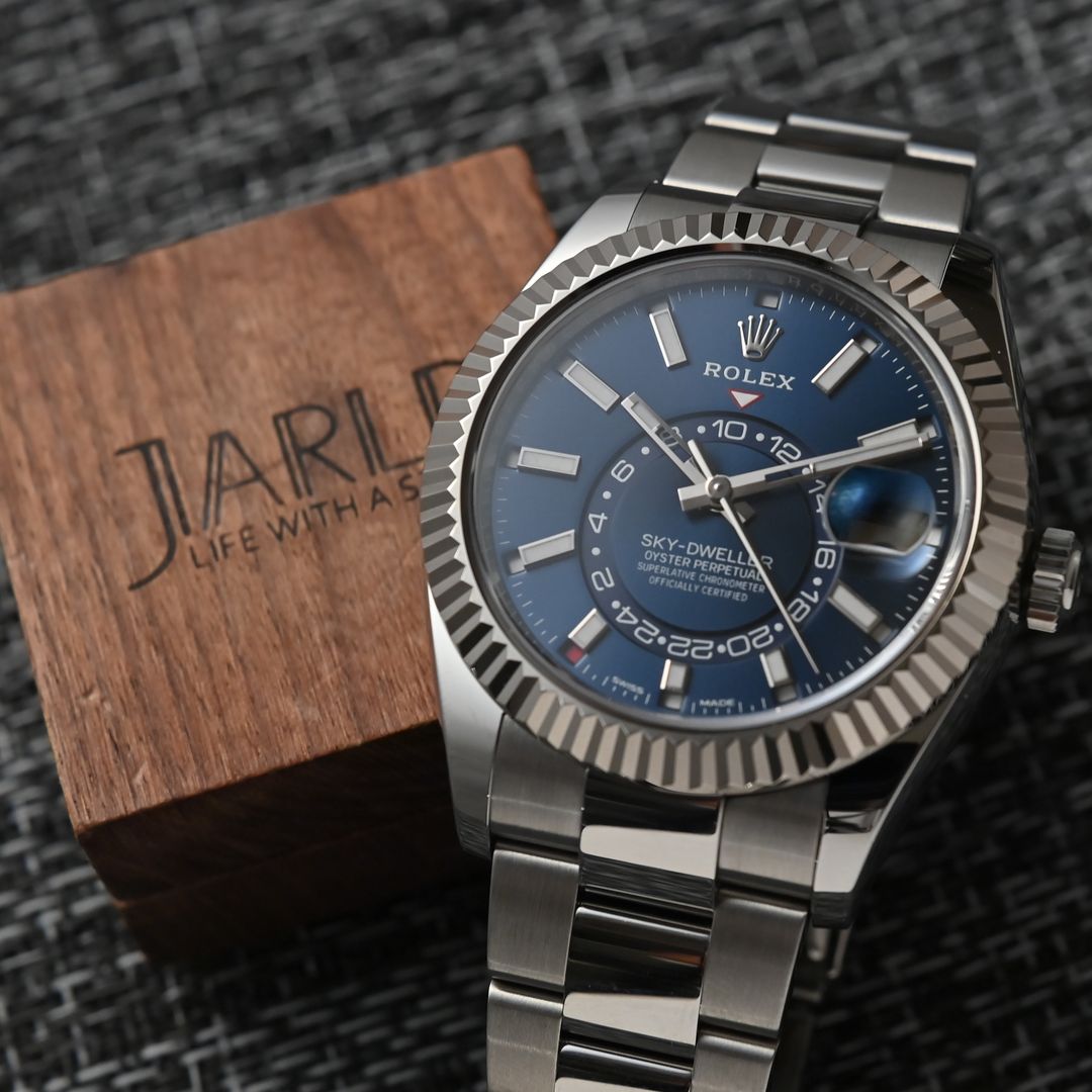 A blue Rolex to go with a suit